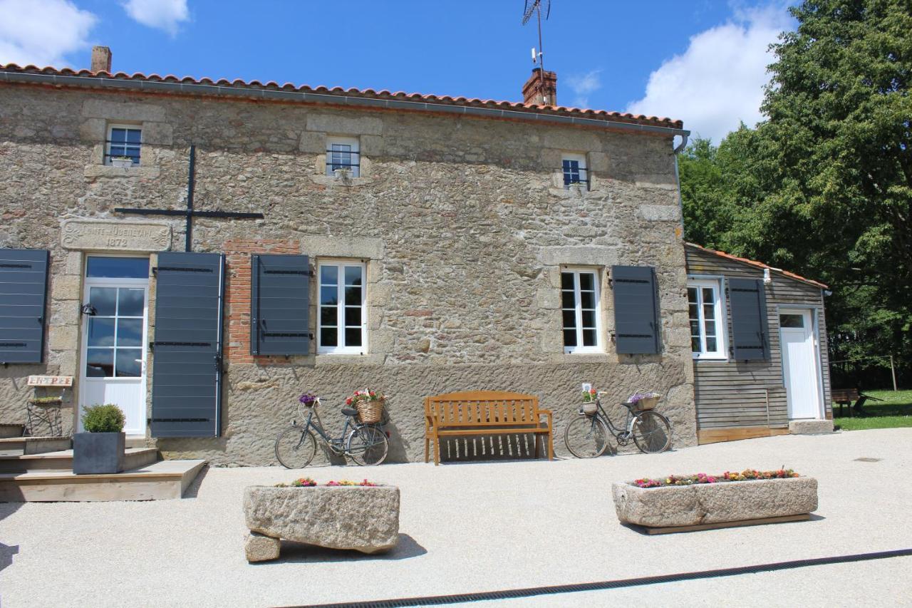 Chambres D'Hotes Logis Charrier Le Petit Bignon Les Epesses Exterior photo